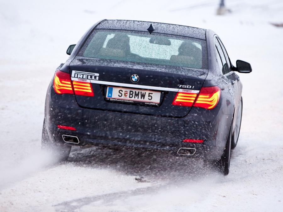  BMW 750i xDrive 2008 года  (фото 2 из 5)